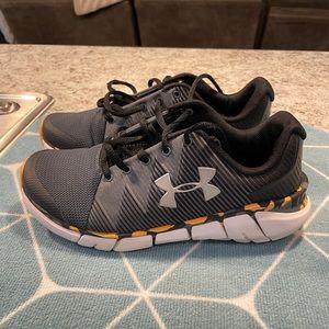 UA youth tennis shoes